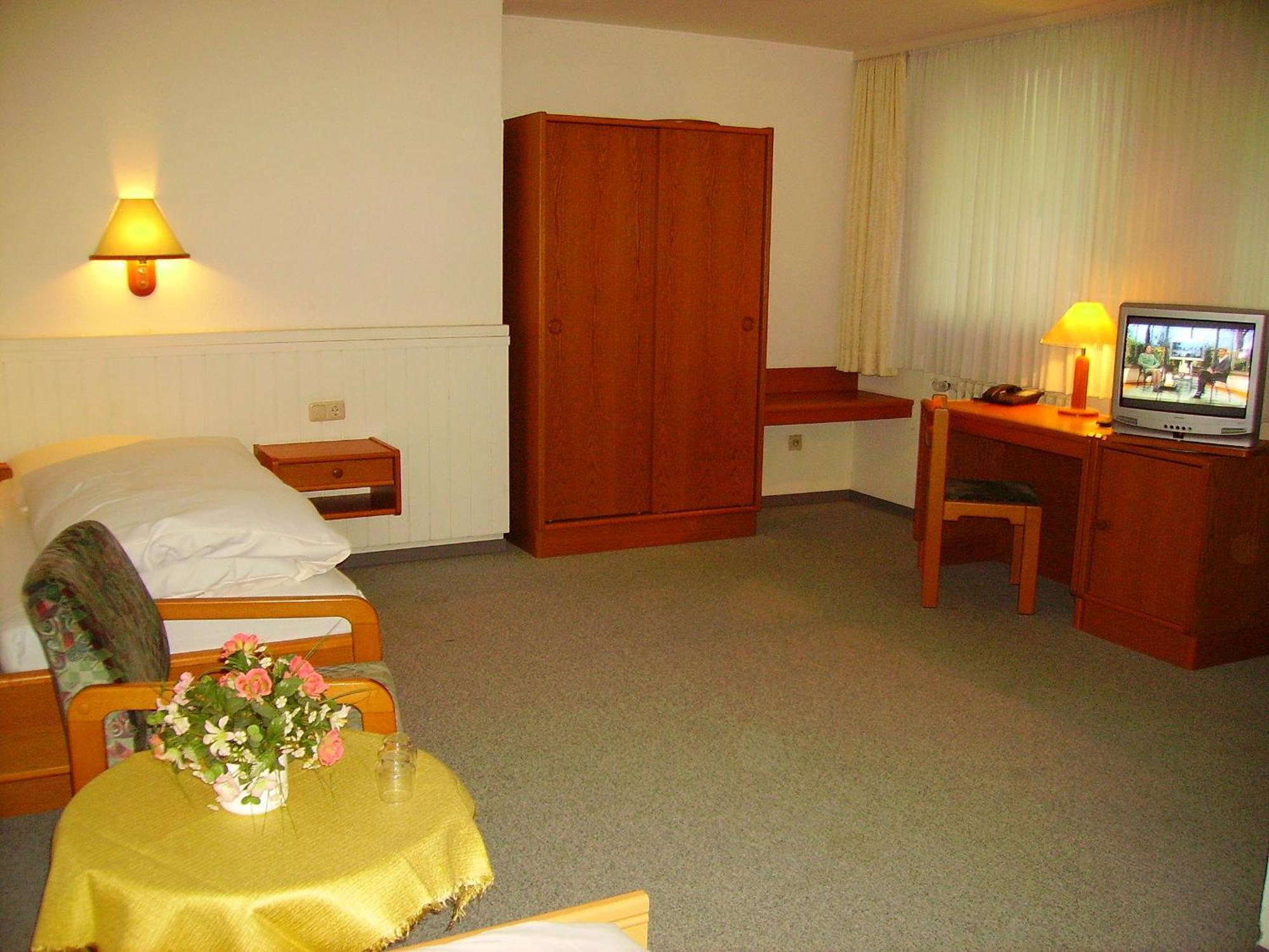 Hotel An Der Hauptallee Bad Pyrmont Kültér fotó